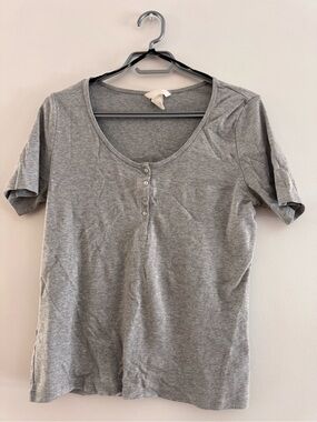 H&M Heather Gray Short Sleeve Scoop Henley Tee